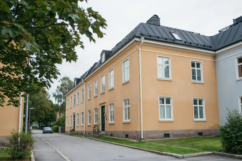 oml ggning av papptak p flerbostadshus i flogsta