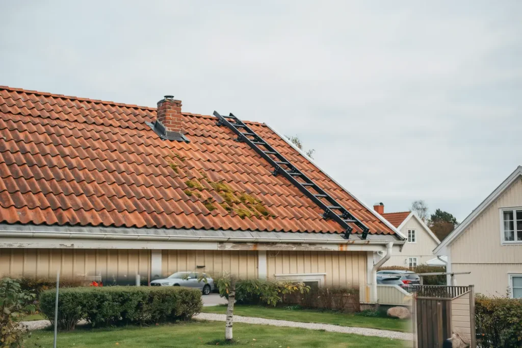 montera takstege i vedyxa s ker tkomst till taket f r sotning service och tryggare underh ll
